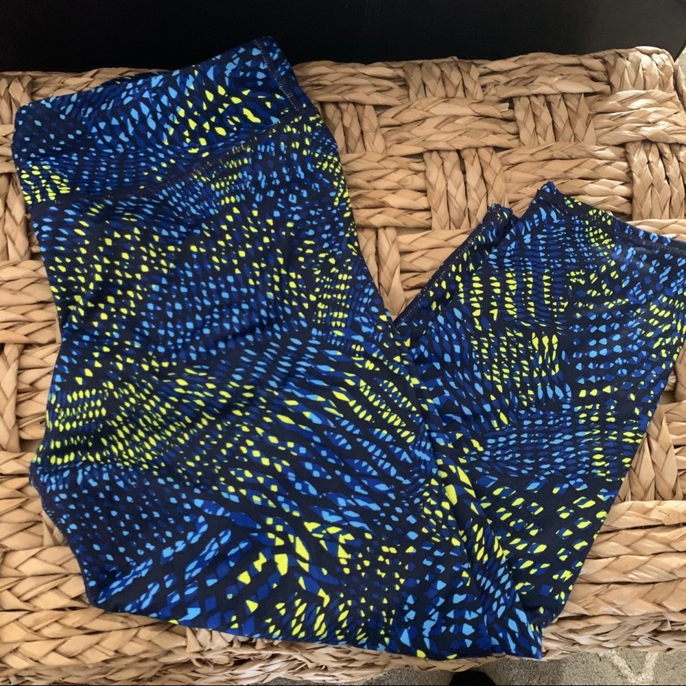 Fabletics blue & yellow abstract print Capri legging Size L